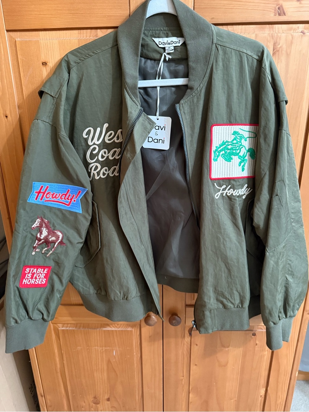 Women’s Olive Green Bomber Jacket with Embroidered Patches Medium - Picture 7 of 10